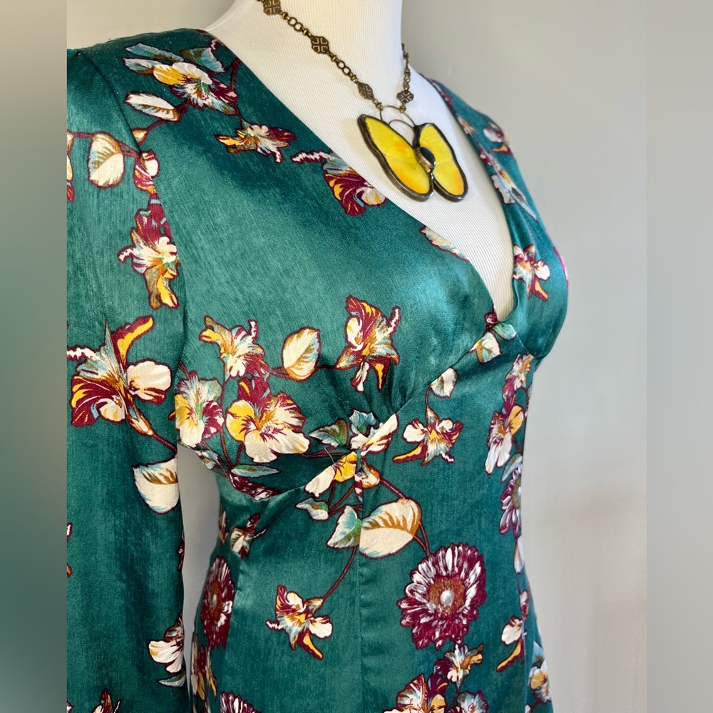 Floral Green Long Sleeve Dress - Picture 3 of 10